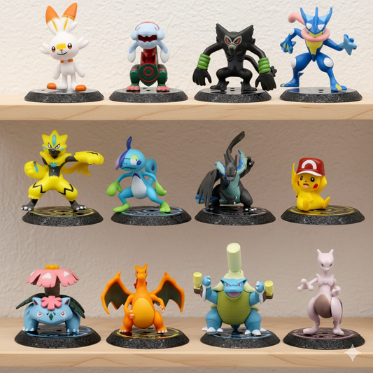 Set of 12 Pokémon action figures 6-8 cm featuring Scorbunny, Greninja, Charizard, Blastoise, Venusaur, Mewtwo, and Pikachu with Trainer Hat, all in dynamic poses on display bases.