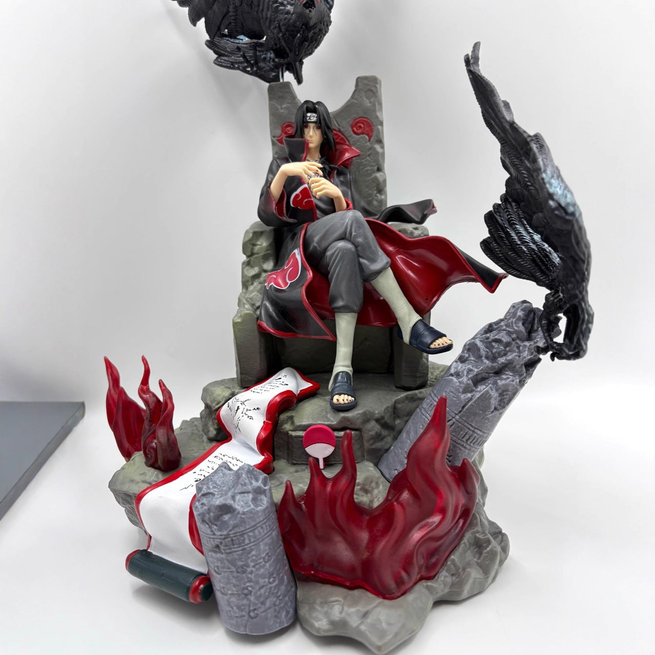 Itachi Uchiha "Throne of Crows" 33cm Premium Action Figure