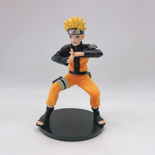 Naruto Uzumaki action figure 16 cm, in dynamic battle pose wearing orange and black jumpsuit and performing a Jutsu hand sign. High-quality PVC collectible.